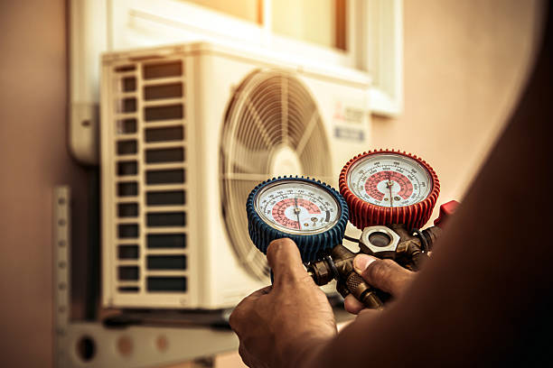 Professional Ductwork Repair technician working in Midland, AR